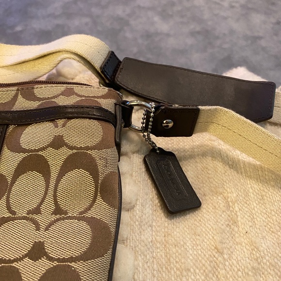 Coach Brown and Cream Signature Messenger Bag - Picture 4 of 7